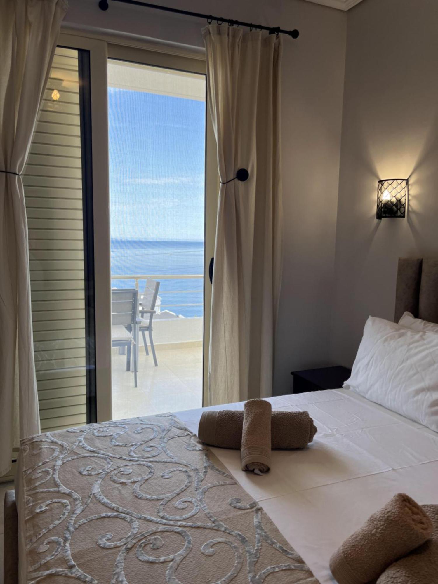 Bluemoon Suites Sarande Ngoại thất bức ảnh