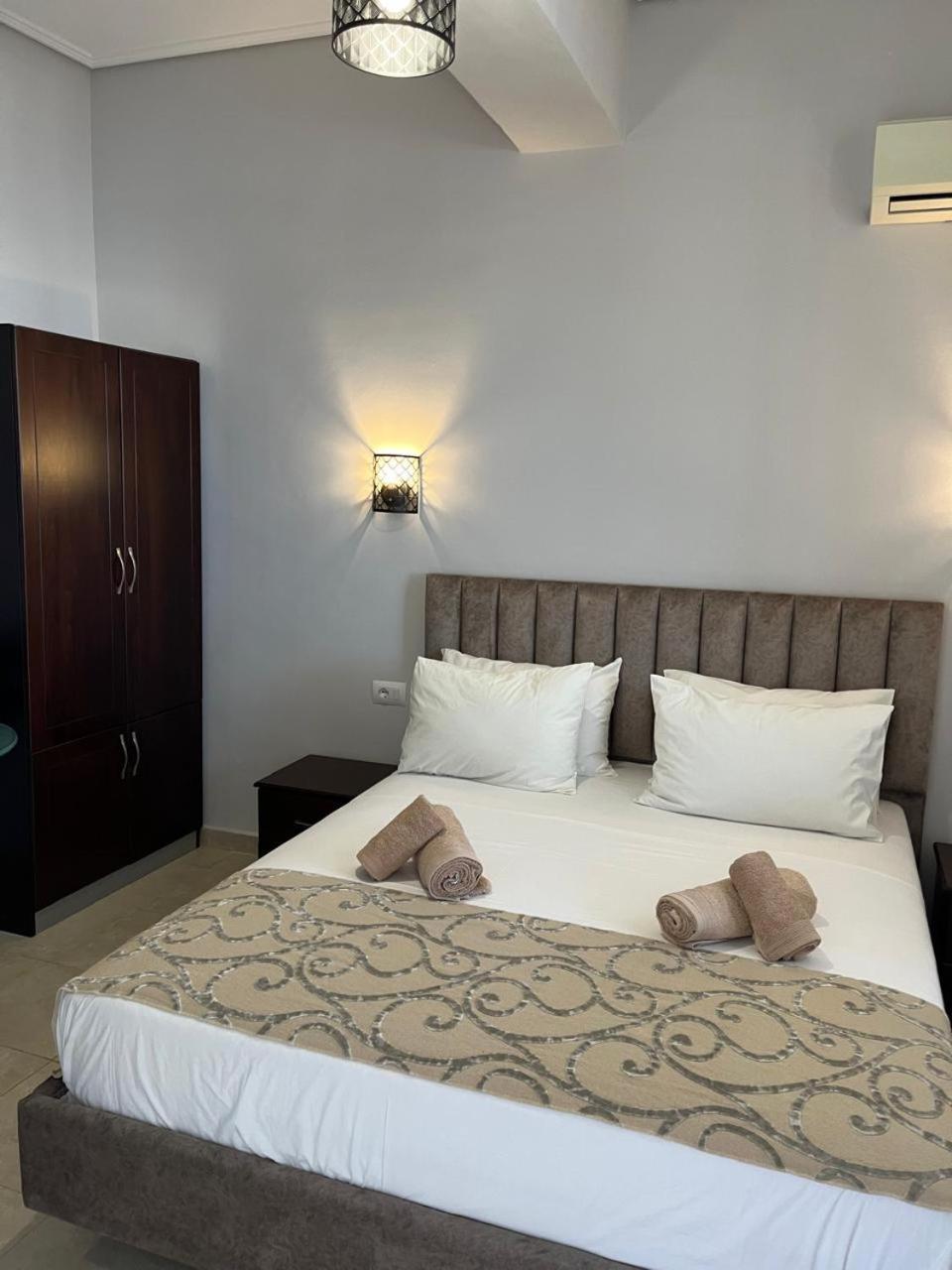 Bluemoon Suites Sarande Ngoại thất bức ảnh